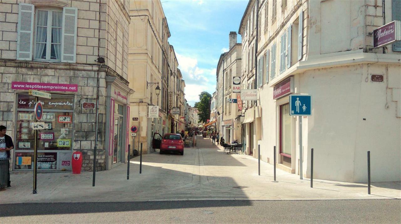 Les Gites Du Vigneron Et Cd'H Saint-Seurin-de-Palenne Εξωτερικό φωτογραφία