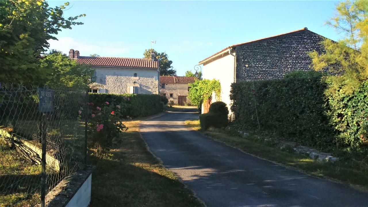 Les Gites Du Vigneron Et Cd'H Saint-Seurin-de-Palenne Εξωτερικό φωτογραφία